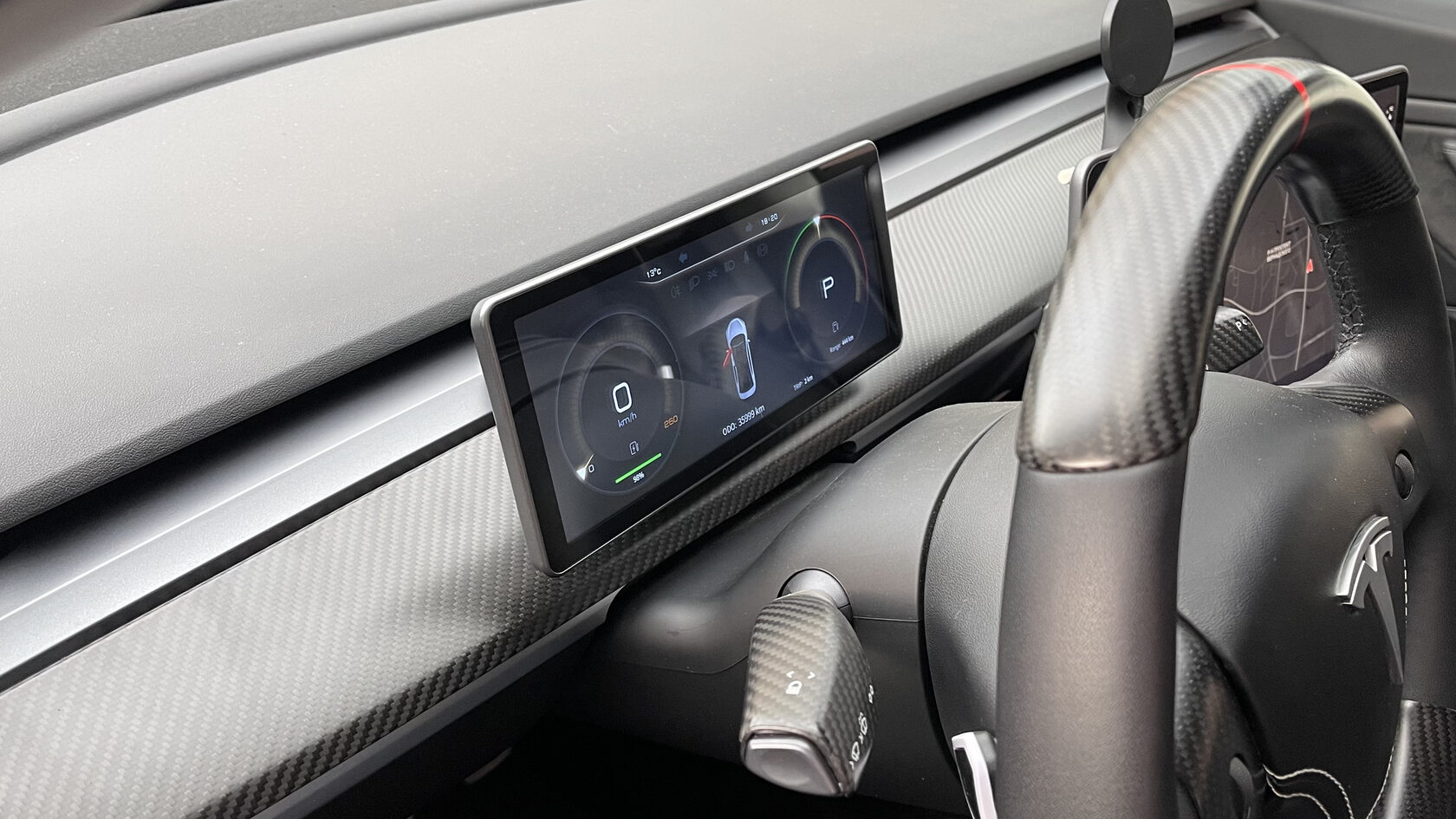 Приборная панель с CarPlay