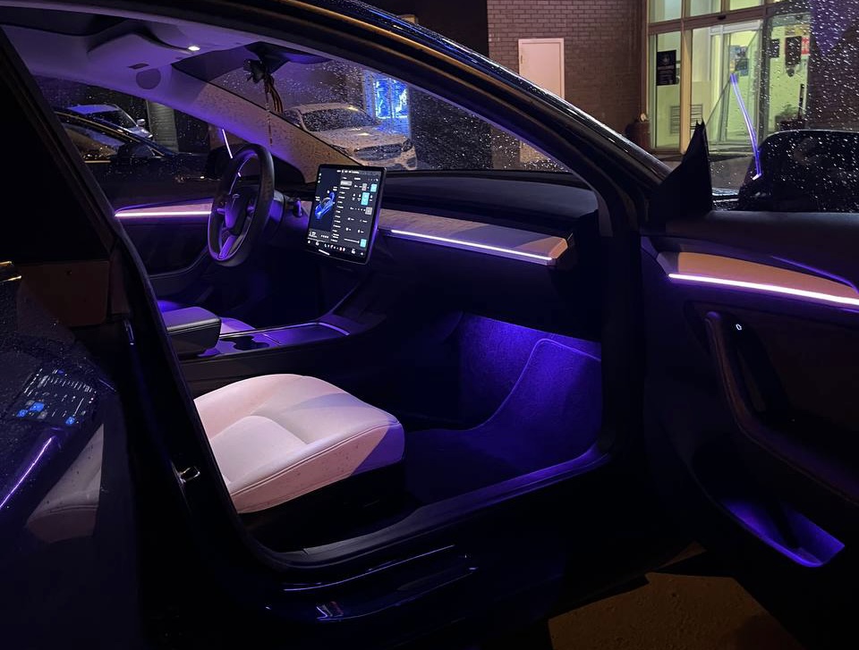 Контурная подсветка Tesla 3 / Y
